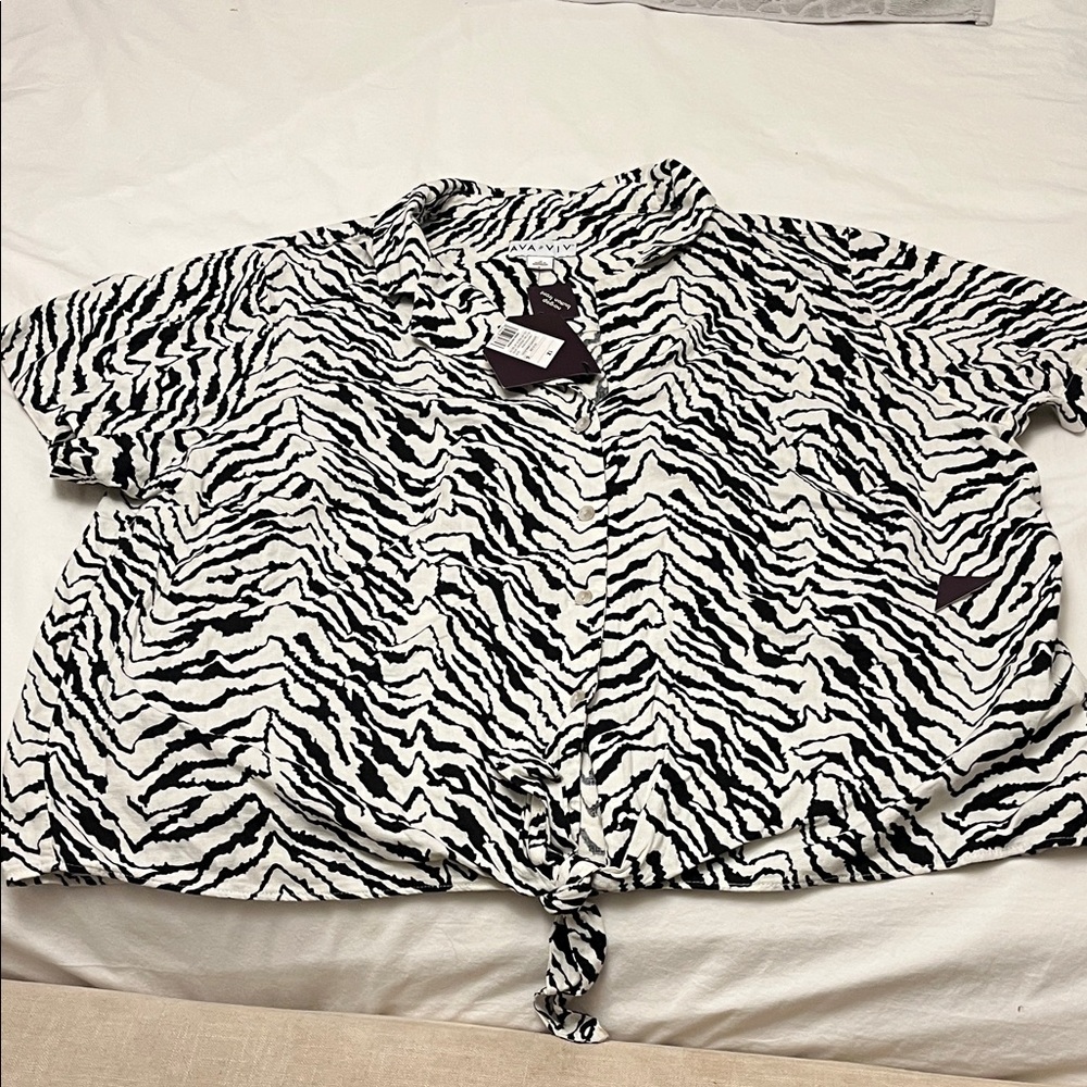 NWT Ava $Viv Zebra Print Black and White Boxy Tie Front Button-Up Shirt Size 1X